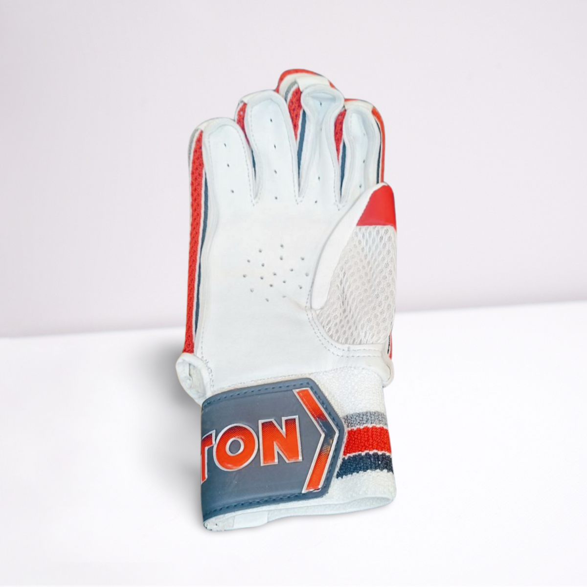 Ton Gutsy Cricket Batting Gloves BOYS (LH)