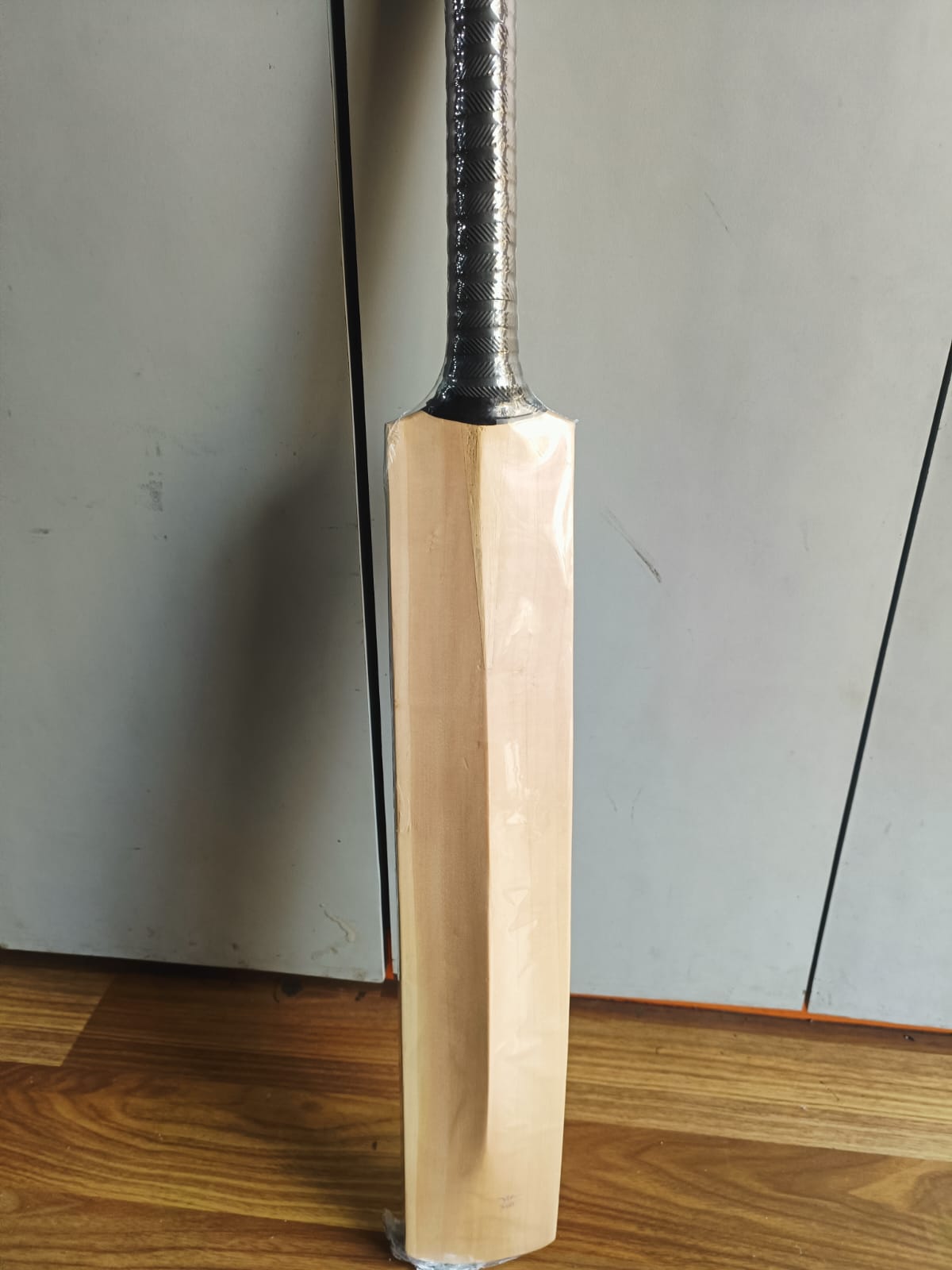 Customized Kashmir Willow Leather Cricket Bat